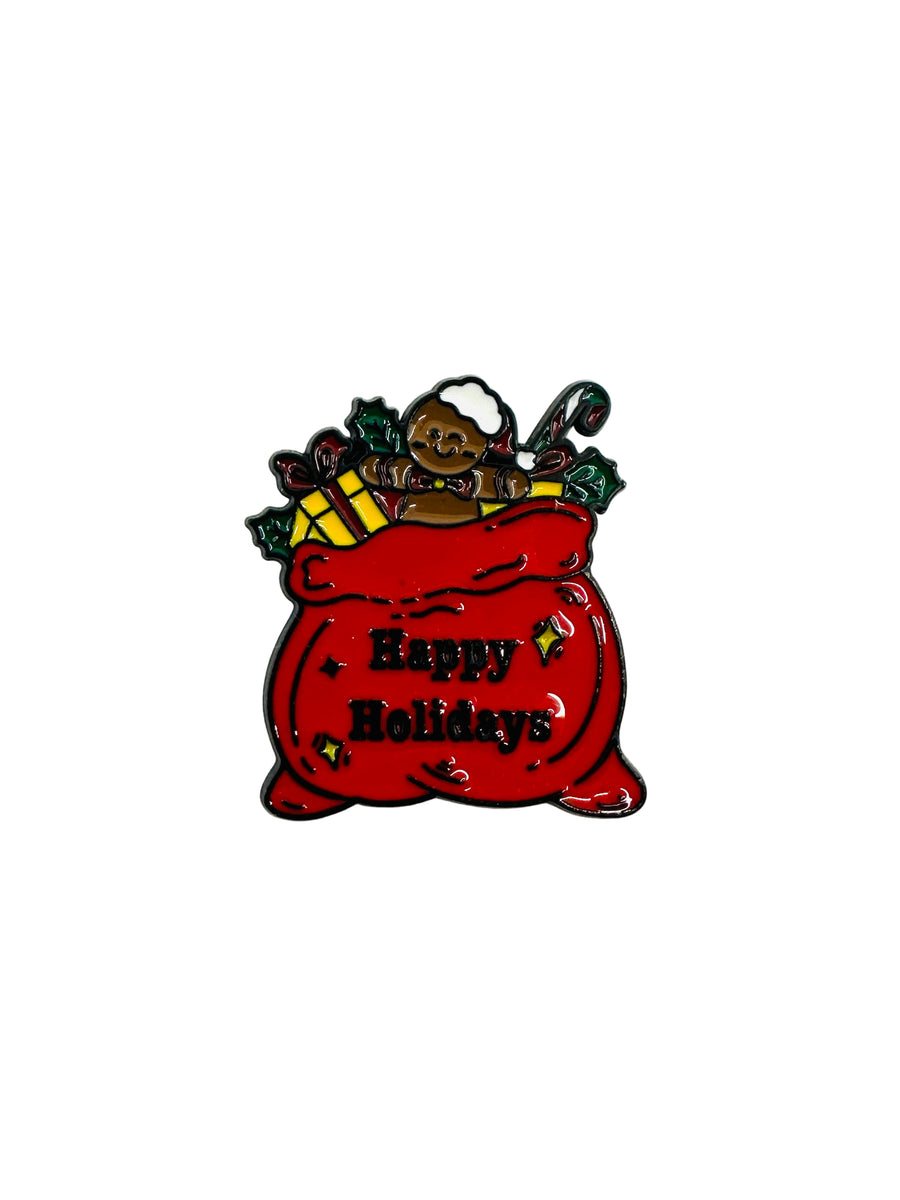 Az önkifejezés már a legapróbb részletekben elkezdődik egy mókás, pin jellegű kitűzővel.