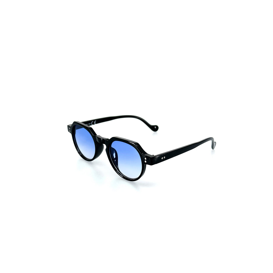 Kerekebb stílusú, kék színű lencsés, műanyag napszemüveg.