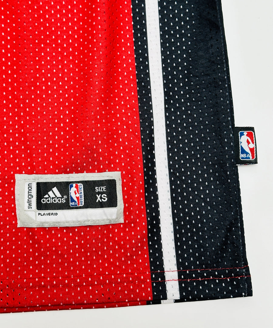 Vintage Miami Heat NBA sportmez. Piros színű, trikó fazonú, XS-es méretben.