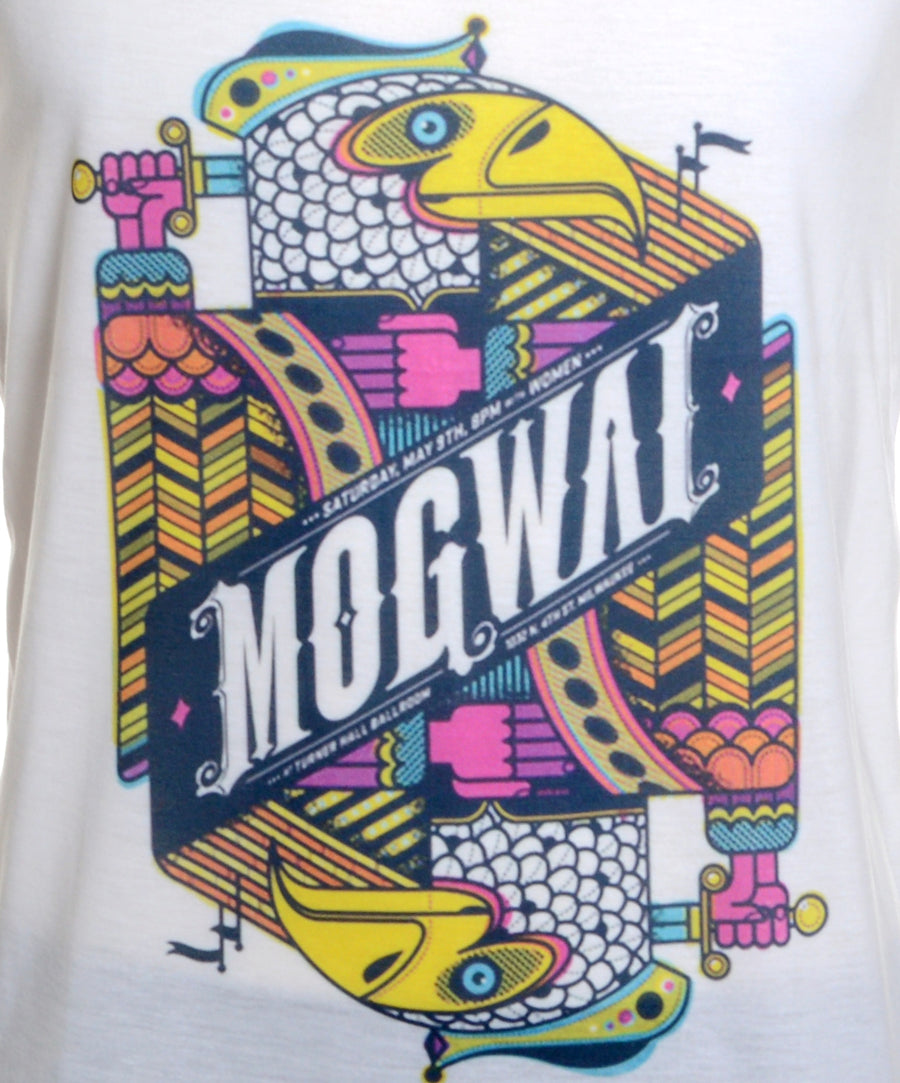 Egyenes fazonú, unisex trikó Mogwai mintával.