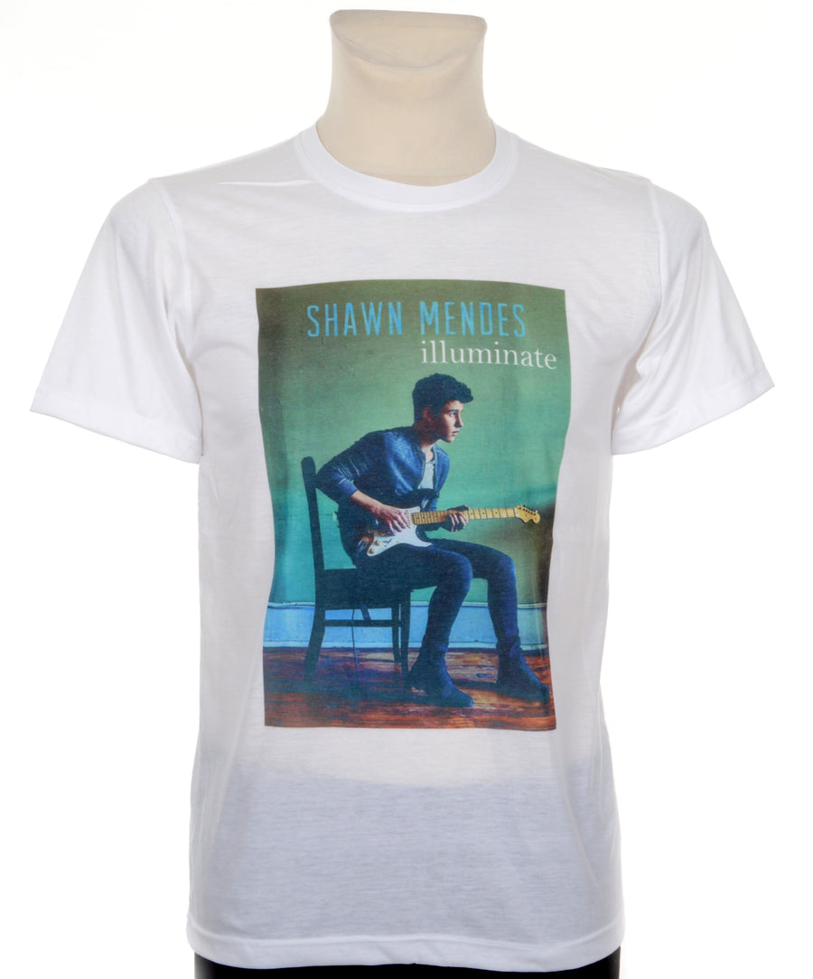 Klasszikus fazonú, Shawn Mendes mintájú zenekaros férfi póló.
