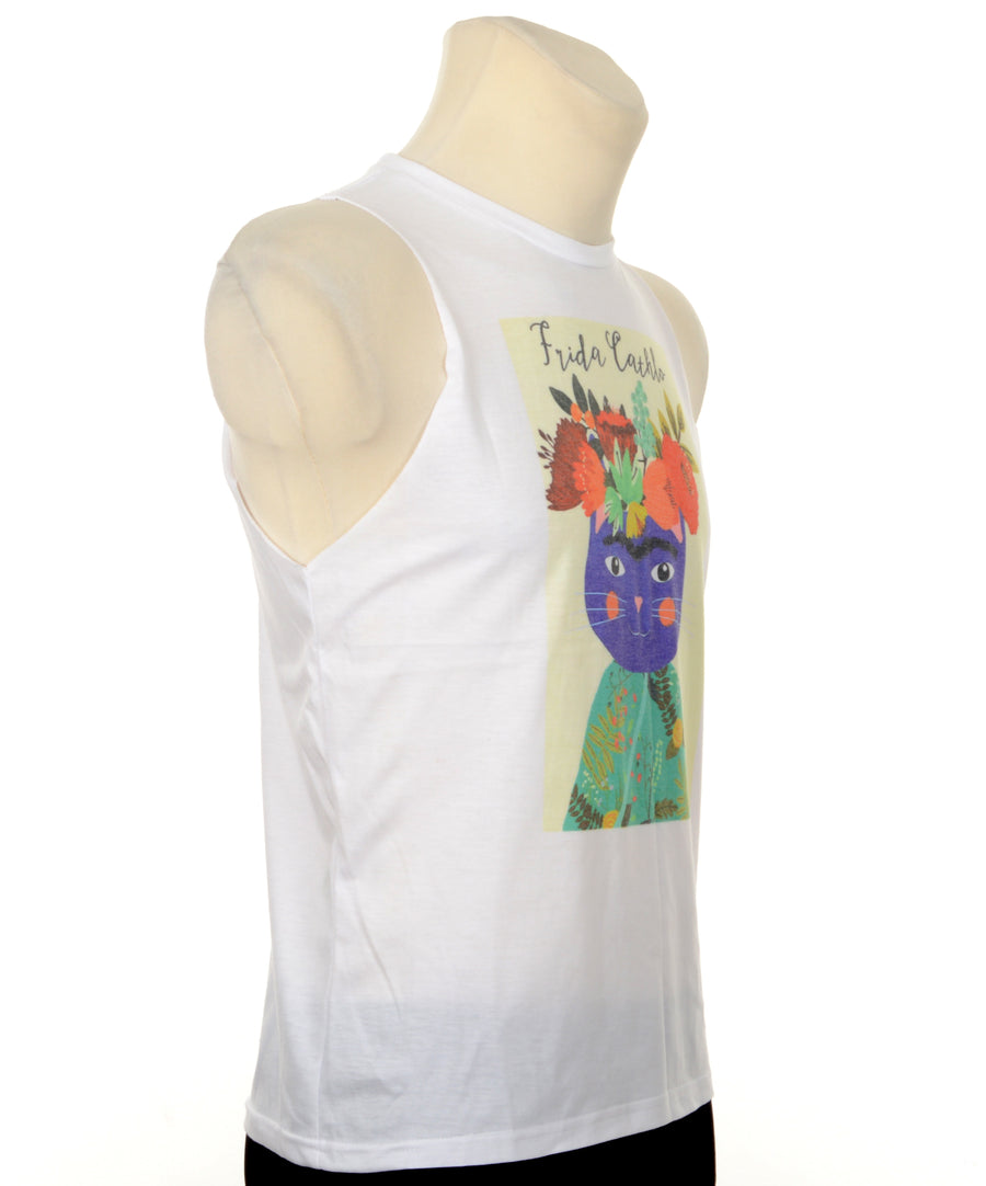 Egyenes fazonú, unisex trikó Frida Kahlo mintával.