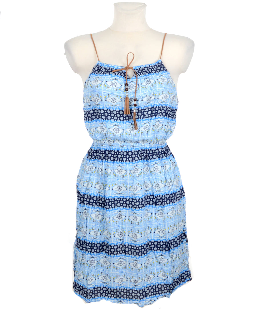 Gumis derekú, kék csíkos nyári ruha, állítható hosszúságú vállpánttal.