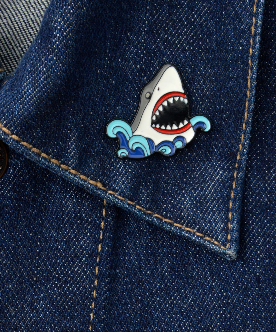 Pin - Angry shark