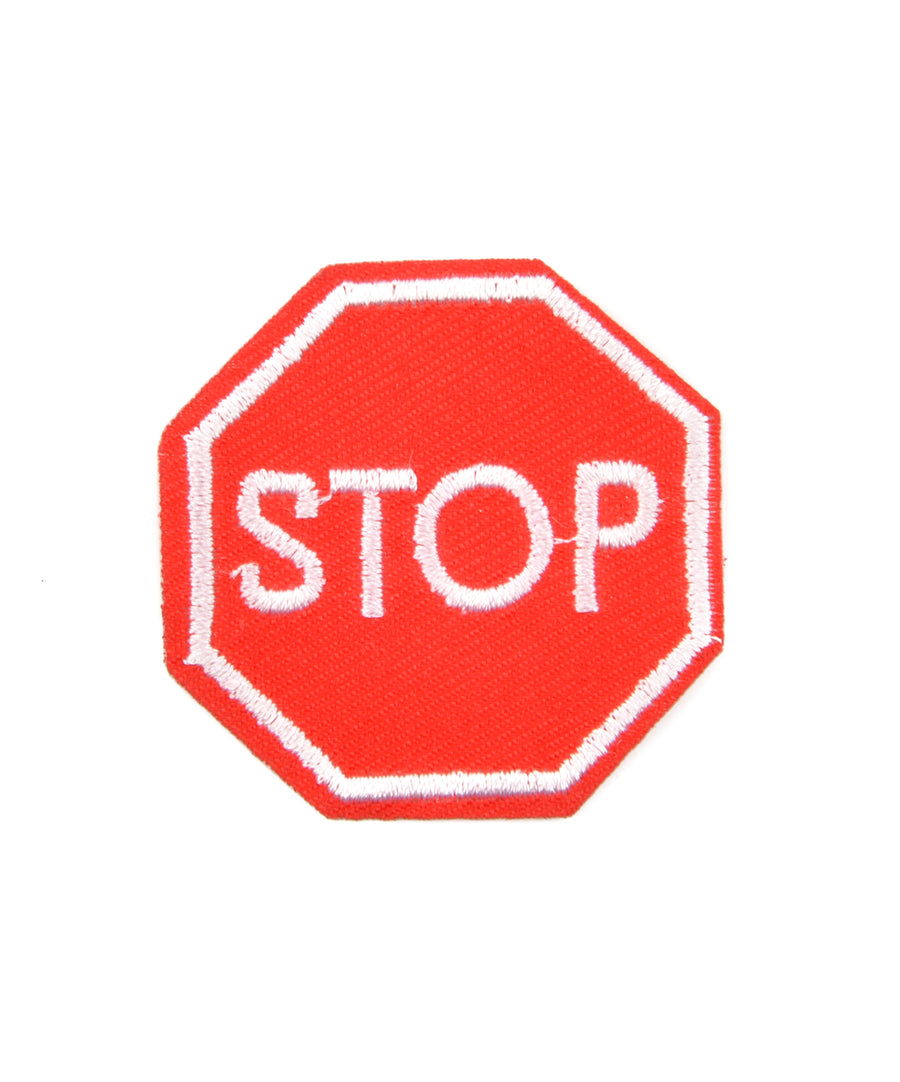 Stop tábla alakú hímzett felvarró